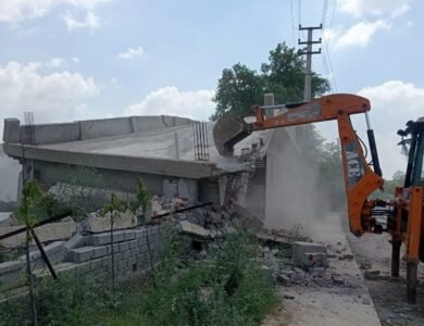 रेवाड़ी में डीटीपी का चला बुल्डोजर, ढहाई अवैध कालोनी