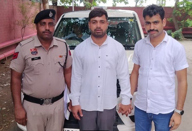 मोटा कमीशन का झांसा देकर ठगी करने वाला काबू