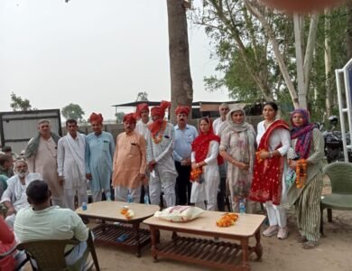 भारतीय किसान यूनियन चढूनी ने रोजुवास गांव में किसान मजदूरों की बैठक बुलाई । समय सिंह प्रधान ने बताया कि उप प्रधान फूलसिंह चौधरी की अगुवाई में बैठक आयोजित की गई।